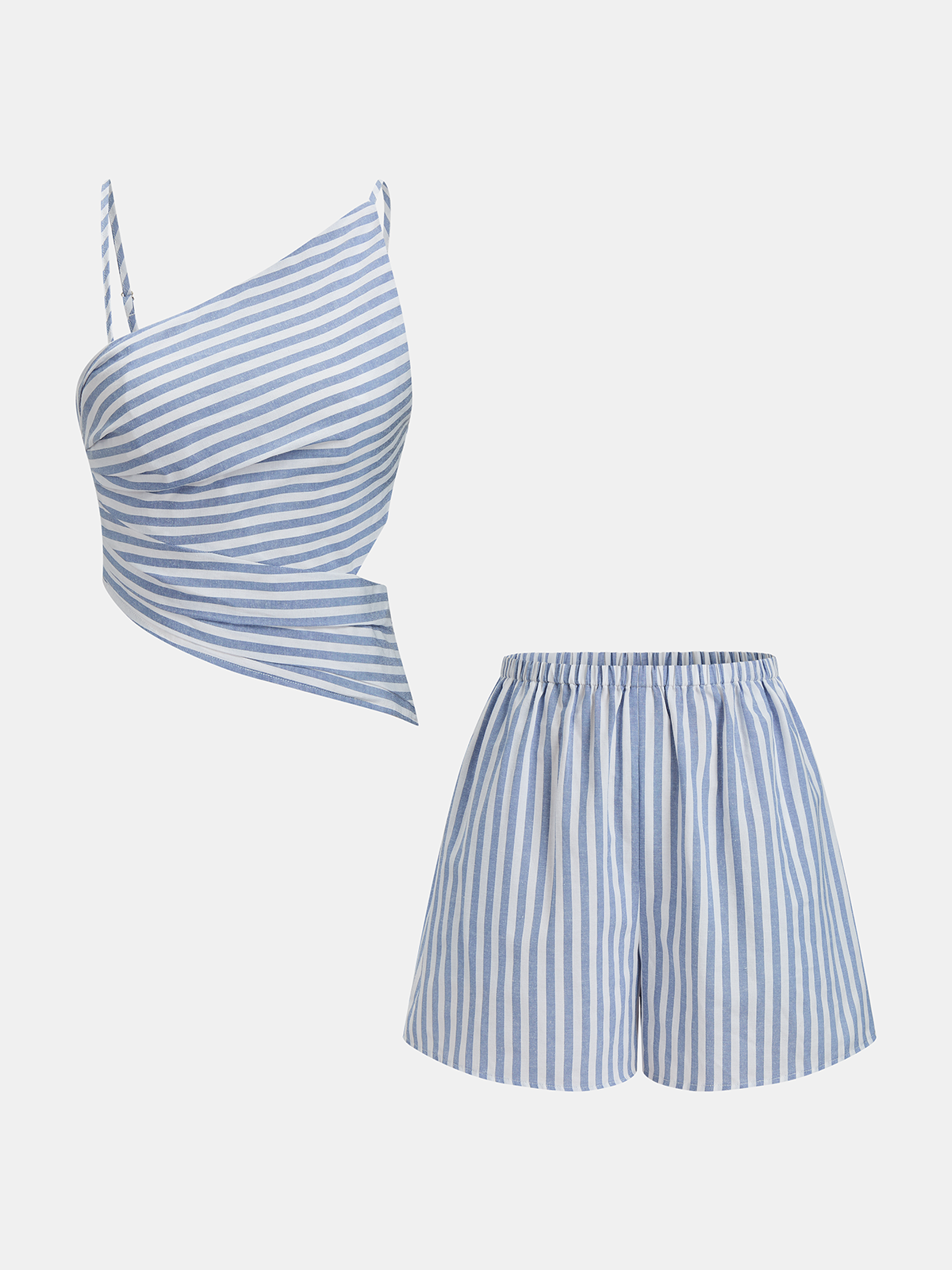 Conjunto de rayas azules con top asimétrico y pantalón corto