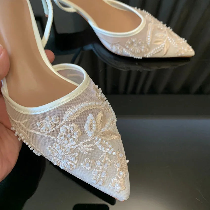 Tacones Elegantes con Encaje Floral - Detalle Floral Sofisticado
