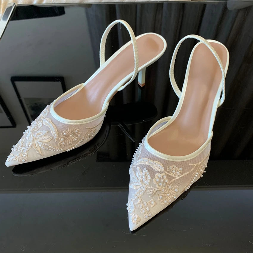 Tacones Elegantes con Encaje Floral - Detalle Floral Sofisticado
