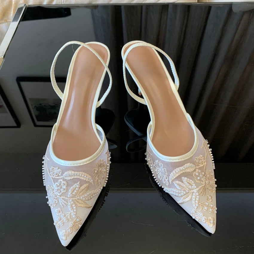 Tacones Elegantes con Encaje Floral - Detalle Floral Sofisticado