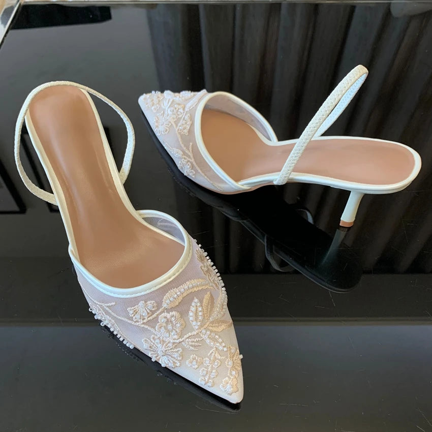 Tacones Elegantes con Encaje Floral - Detalle Floral Sofisticado
