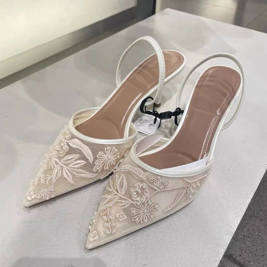 Tacones Elegantes con Encaje Floral - Detalle Floral Sofisticado