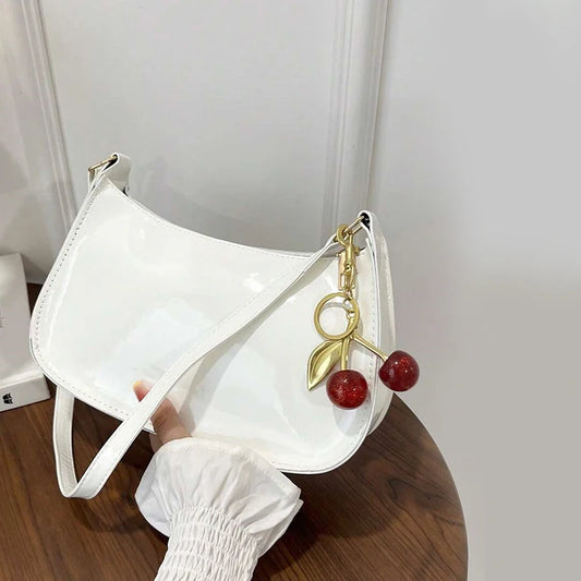 Bolso elegante de color cereza