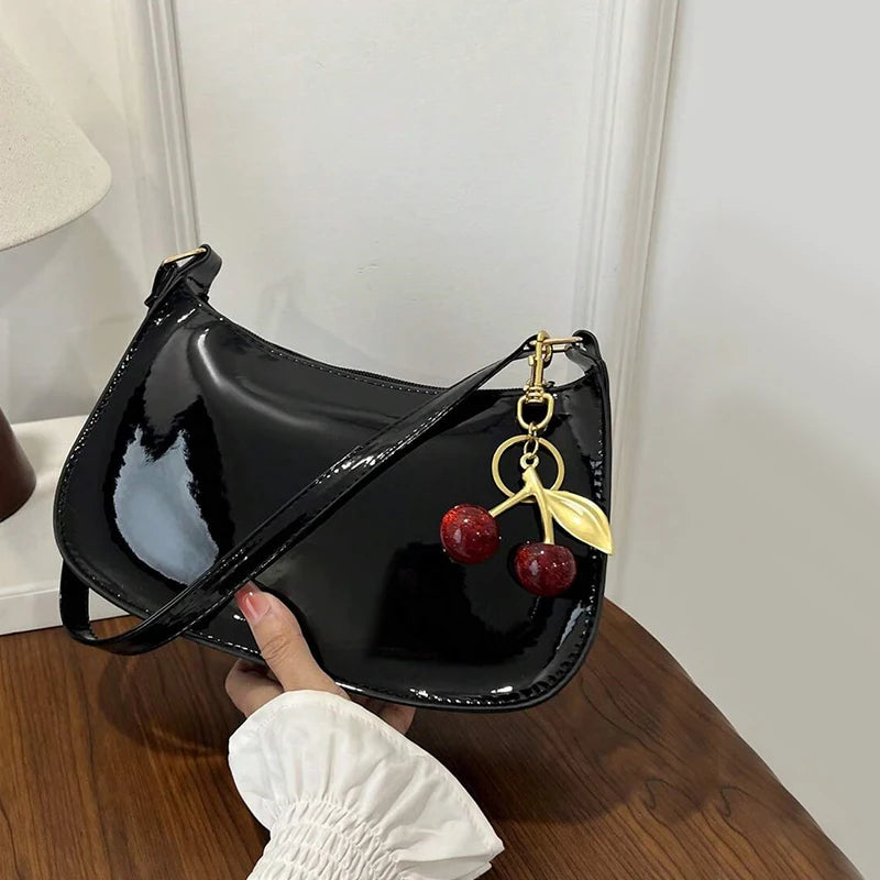 Bolso elegante de color cereza