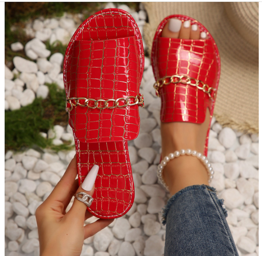 Sandalias de Verano con Cadena Dorada: Elegancia Brillante en Cada Paso